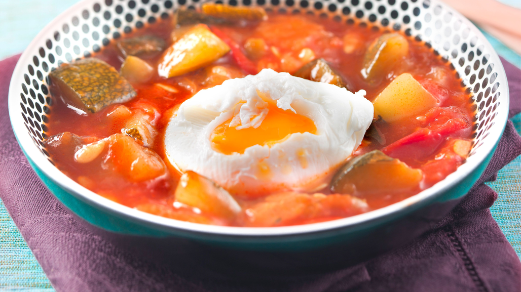 Œuf-poché-à-la-ratatouille