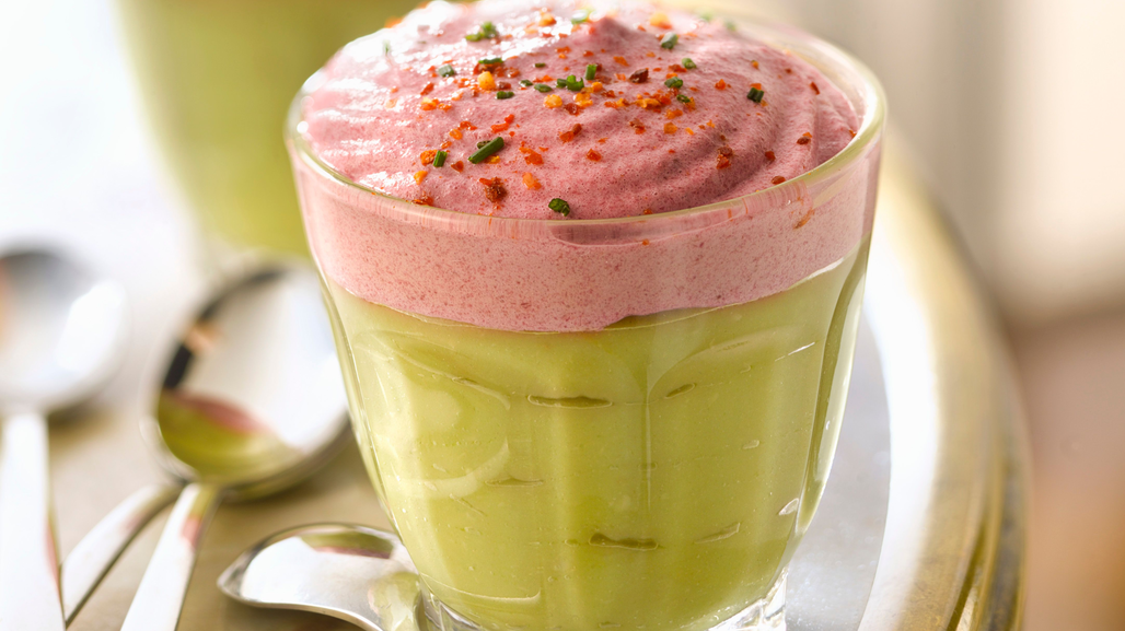mini--verrines-de-mousse-avocat-betterave