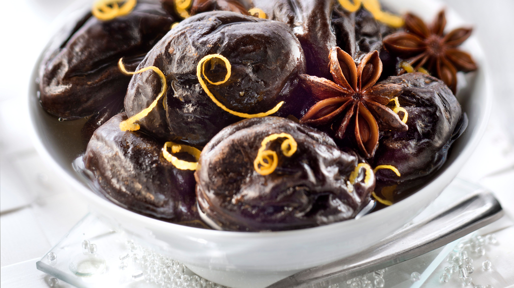 pruneaux-pochés-en-infusion-de-badiane-aux-zestes-dorange