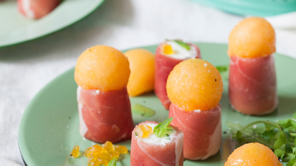 rouleaux-de-jambon-cru-au-fromage-frais-et-bille-de-melon