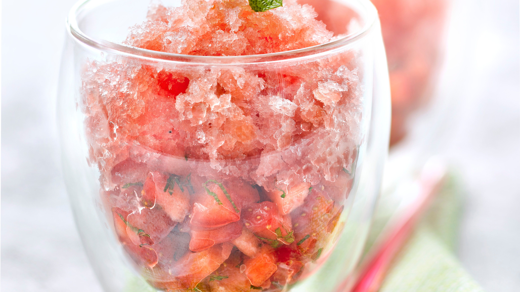 tartare-de-fraises-à-la-menthe-et-granité-de-pastèque