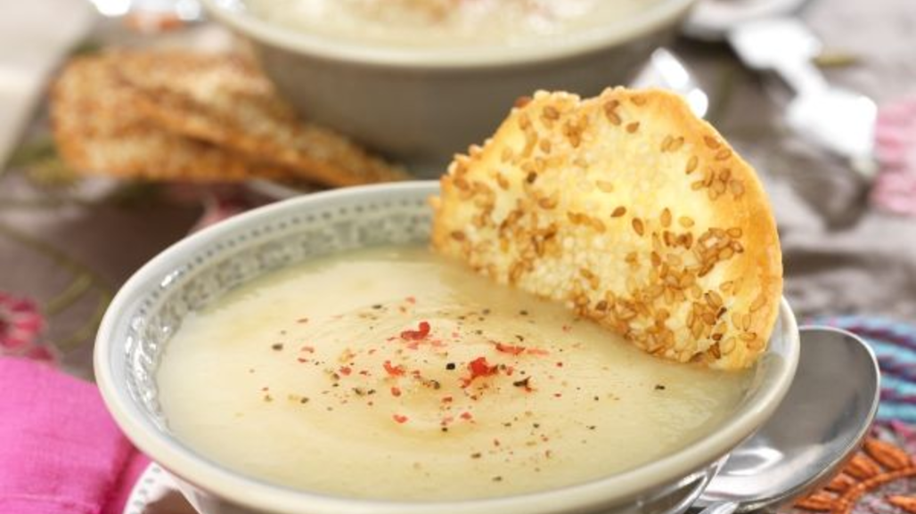 velouté-de-panais-et-tuile-au-sésame