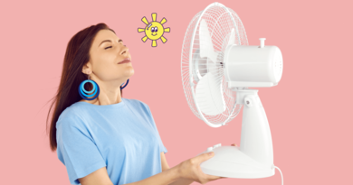 Femme avec un ventilateur