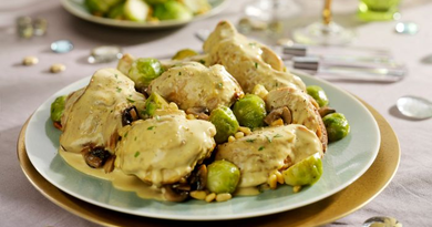blanquette-de-dinde-champignons-de-paris-choux-de-bruxelles-et-pignons