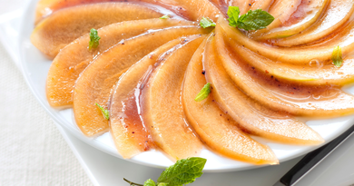 carpaccio-de-melon-au-coulis-de-cassis-et-menthe
