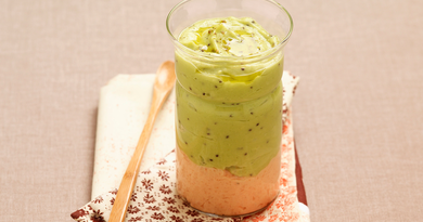 mousse-d’avocats-au-kiwi-miettes-de-saumon-à-la-mayonnaise