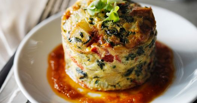 petits-flans-aux-tomates-pommes-de-terre-et-herbes