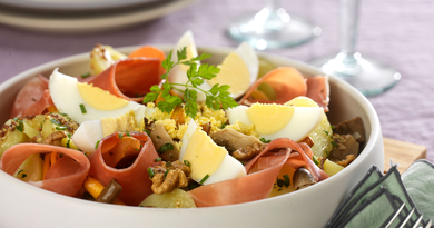 salade-gourmande-de-pommes-de-terre-endives-champignons-de-paris-jambon-de-bayonne-et-œufs-durs