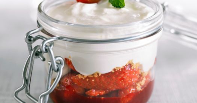 verrine-de-fromage-blanc-et-brisures-de-crumble-aux-fraises