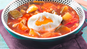 Œuf-poché-à-la-ratatouille