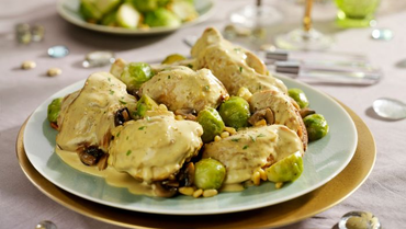 blanquette-de-dinde-champignons-de-paris-choux-de-bruxelles-et-pignons
