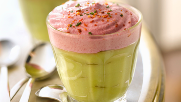 mini--verrines-de-mousse-avocat-betterave