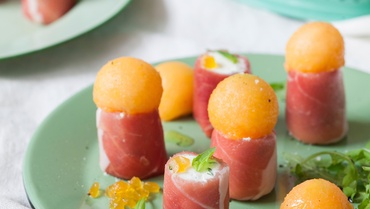 rouleaux-de-jambon-cru-au-fromage-frais-et-bille-de-melon