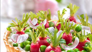 tarte-jardin-potager-aux-radis-petits-pois-menthe-et-fromage-frais