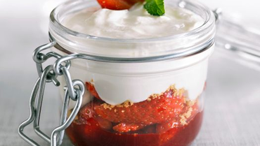 verrine-de-fromage-blanc-et-brisures-de-crumble-aux-fraises