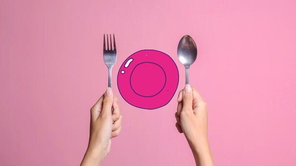 Deux mains tenant fourchette et cuillère, au milieu une assiette dessinée 