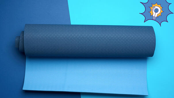 Visuel tapis de yoage et dessin d'une ampoule éclairée