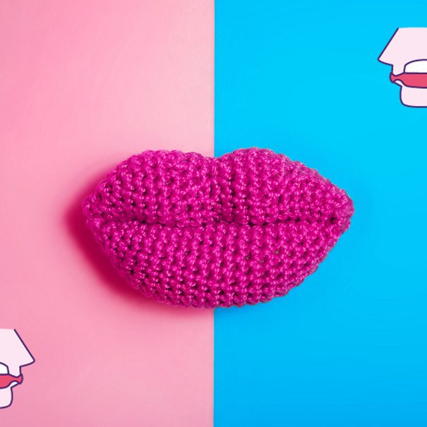 Visuel d'une bouche tricotée et fermée