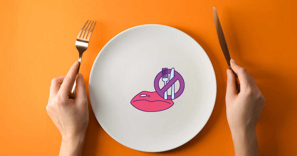 Visuel d'une assiette avec un dessin d'une bouche fermée et des couverts dans un panneau sens interdit